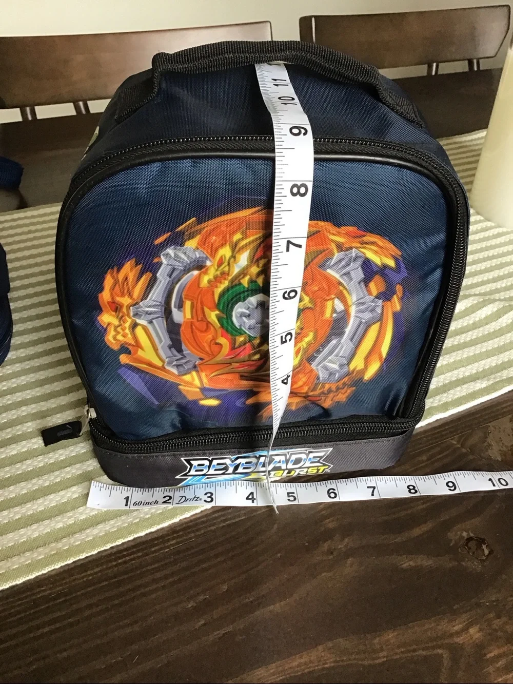 Intimo Beyblade Burst Fafnir dual compartment insulated lunch bag.